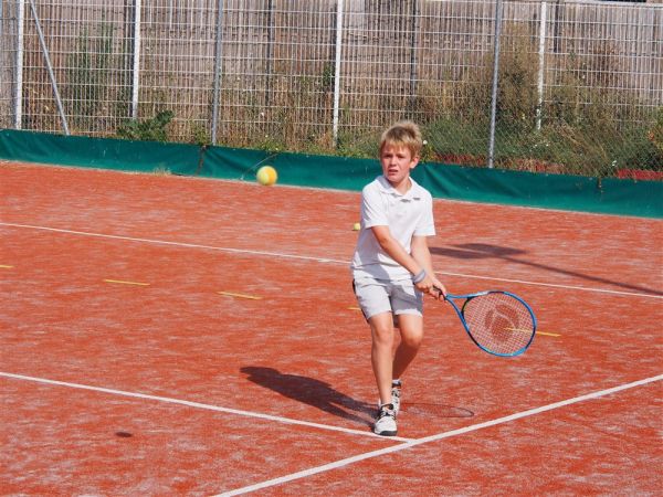 vacances enfant sport tennis